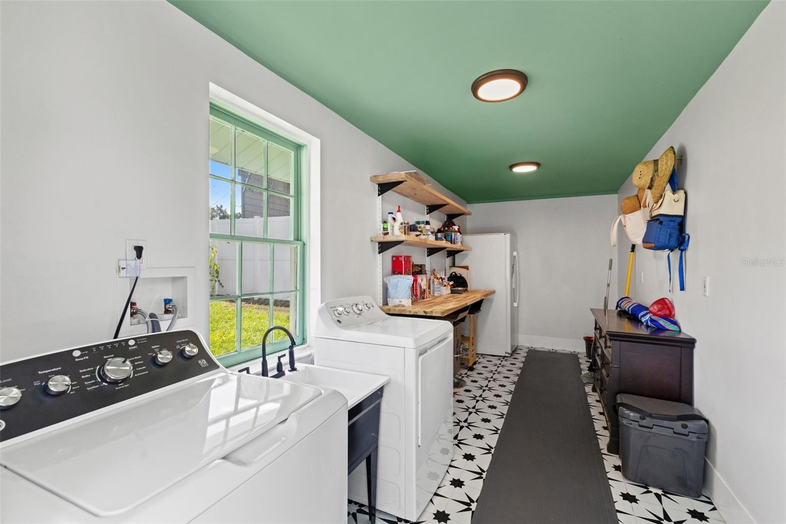 106 W MINNEHAHA ST