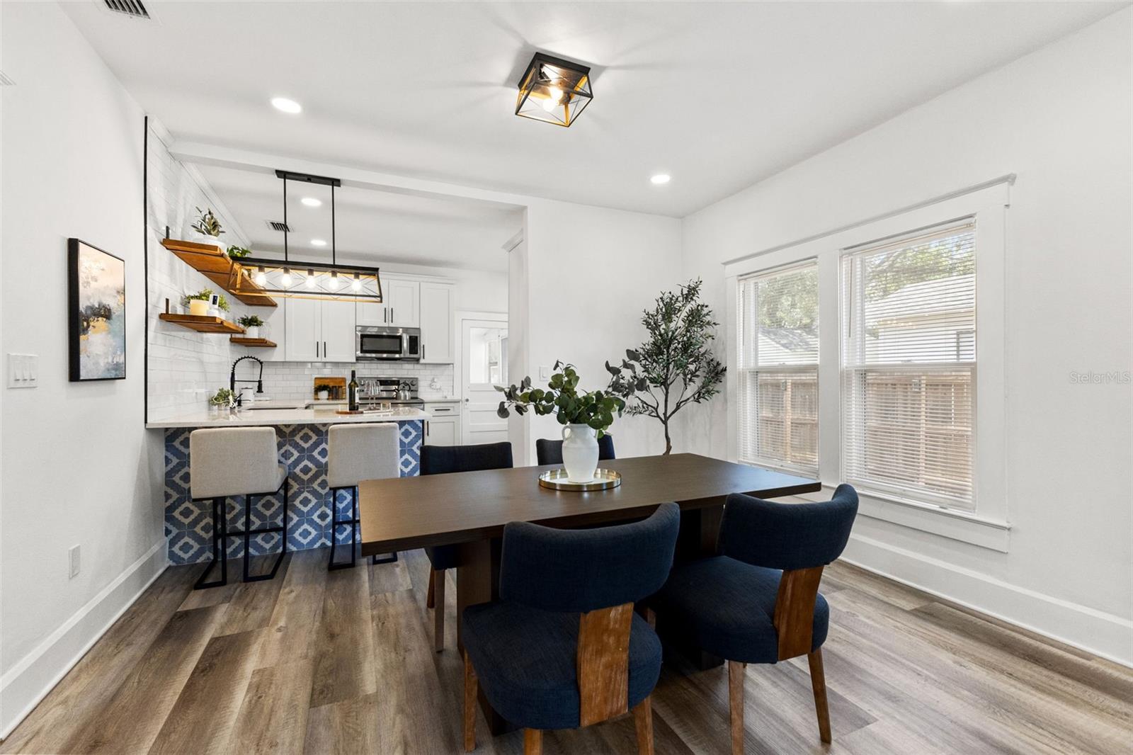 303 W CURTIS ST