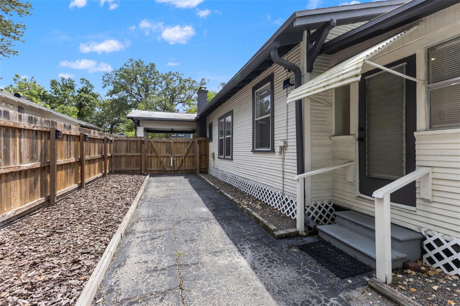 303 W CURTIS ST