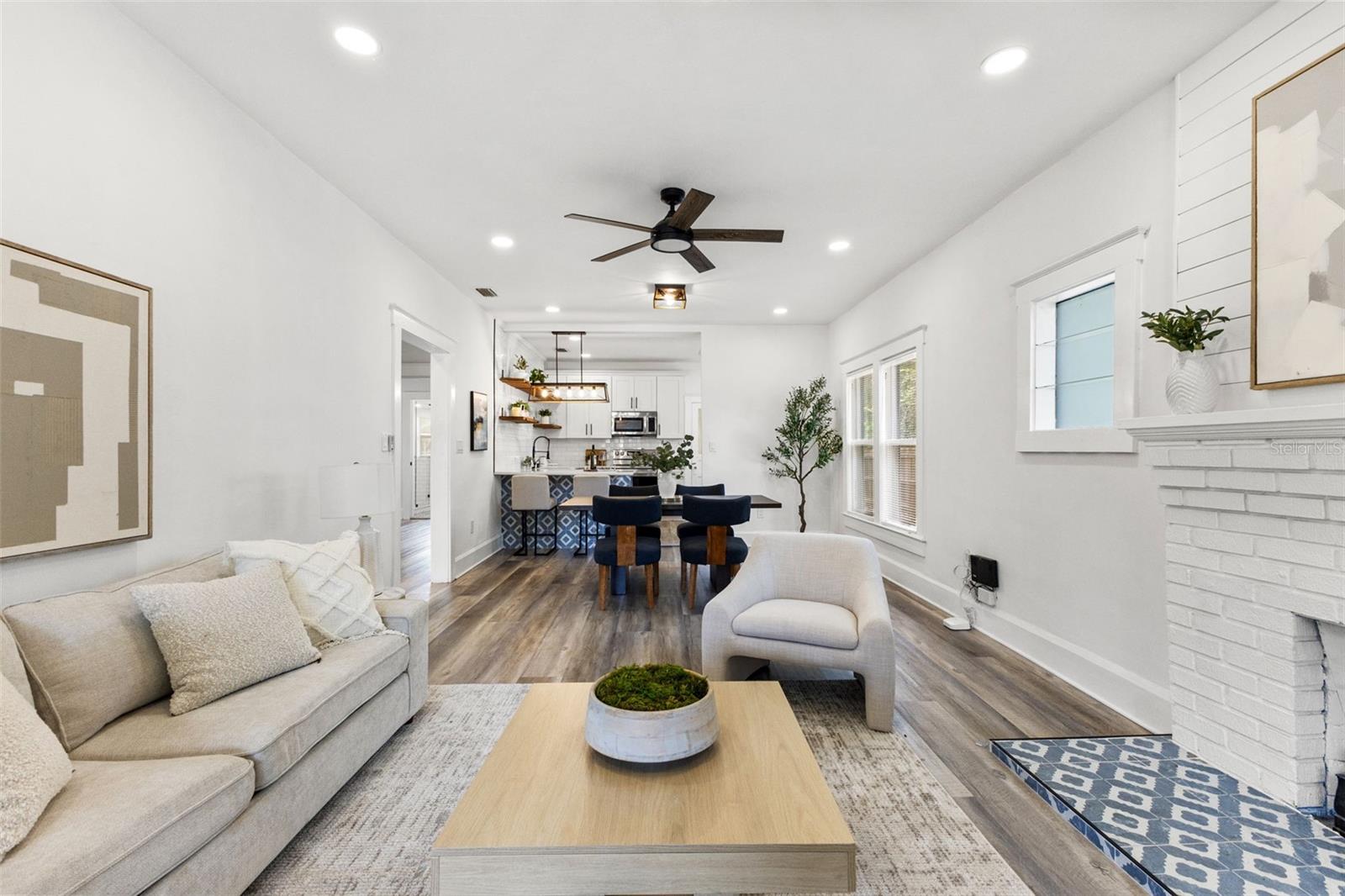303 W CURTIS ST