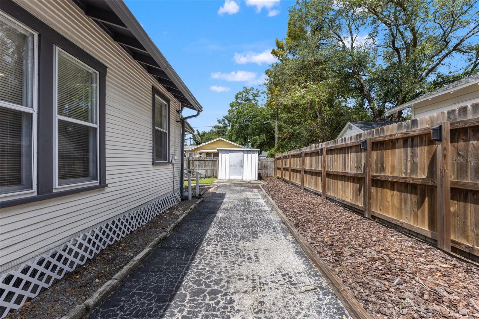 303 W CURTIS ST