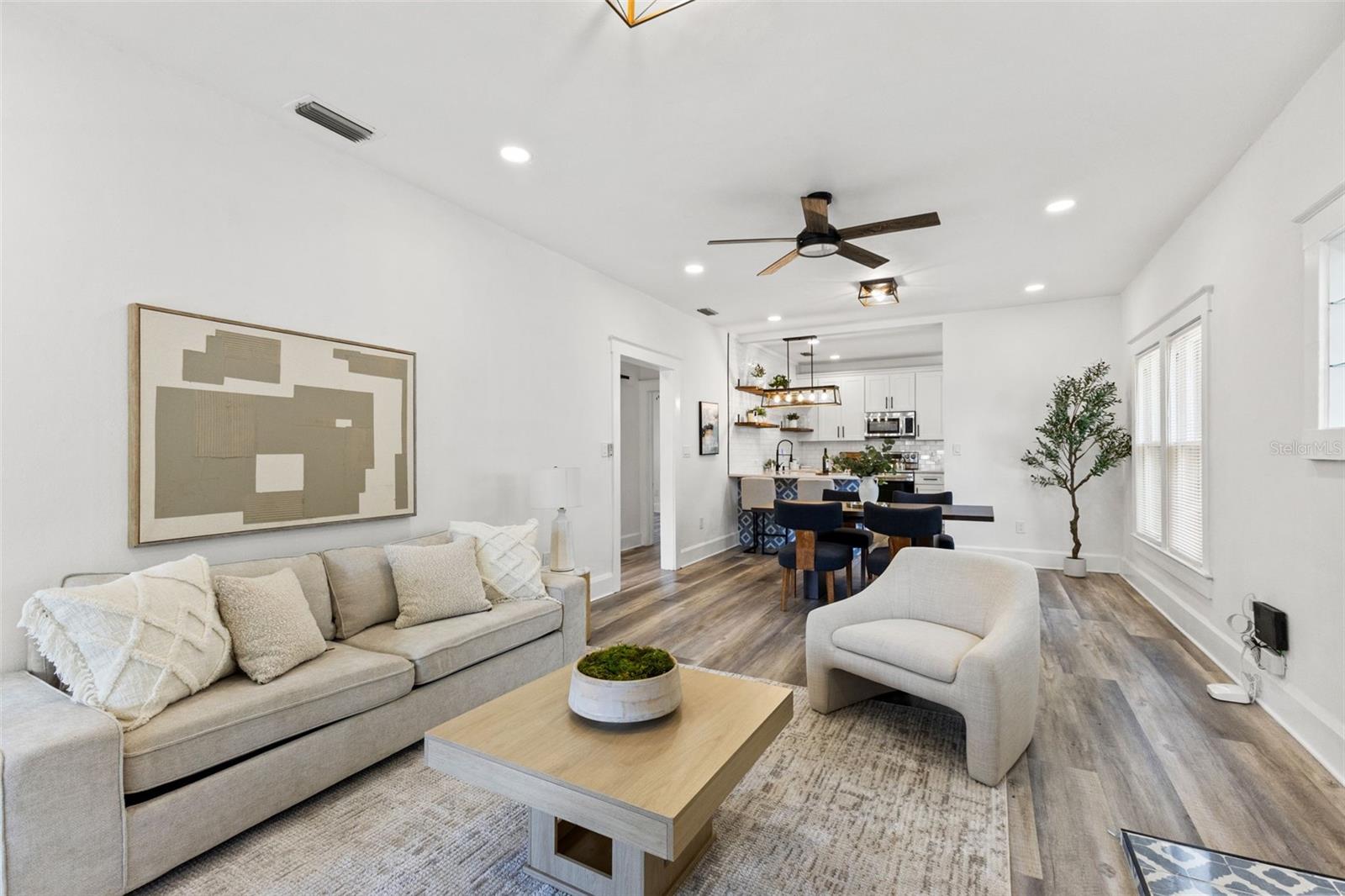 303 W CURTIS ST