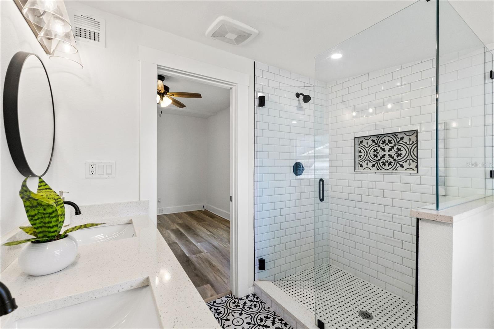 303 W CURTIS ST