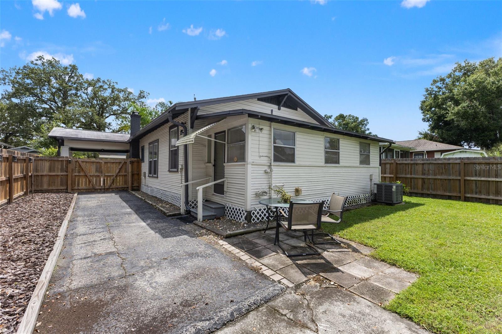 303 W CURTIS ST