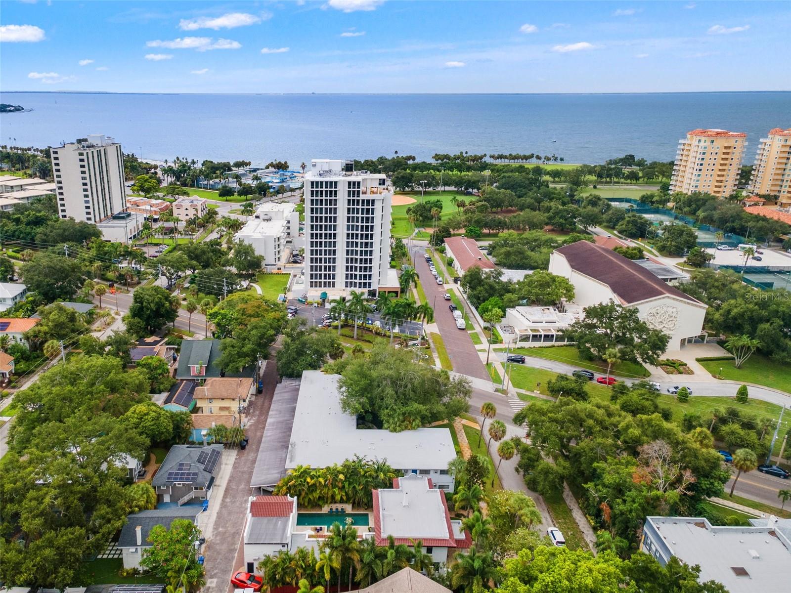 800 BEACH DR NE #1