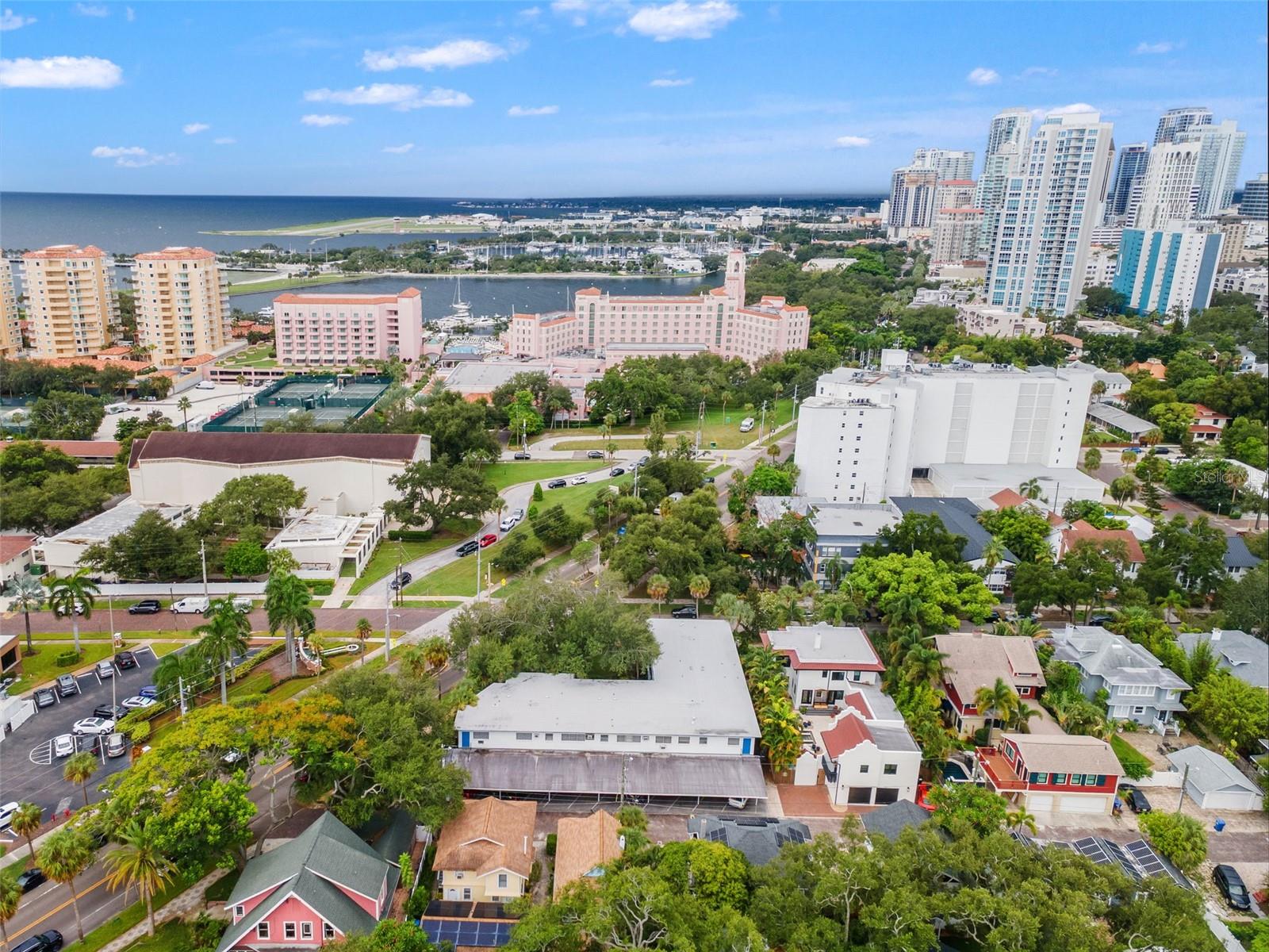 800 BEACH DR NE #1