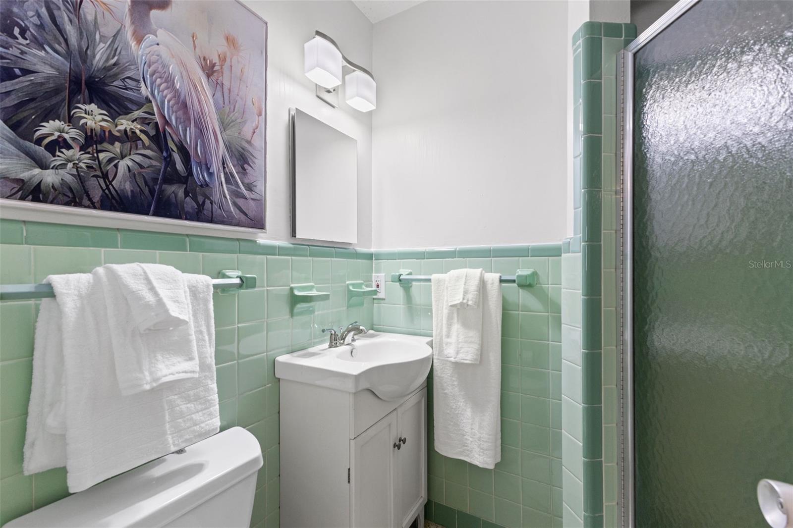 800 BEACH DR NE #1