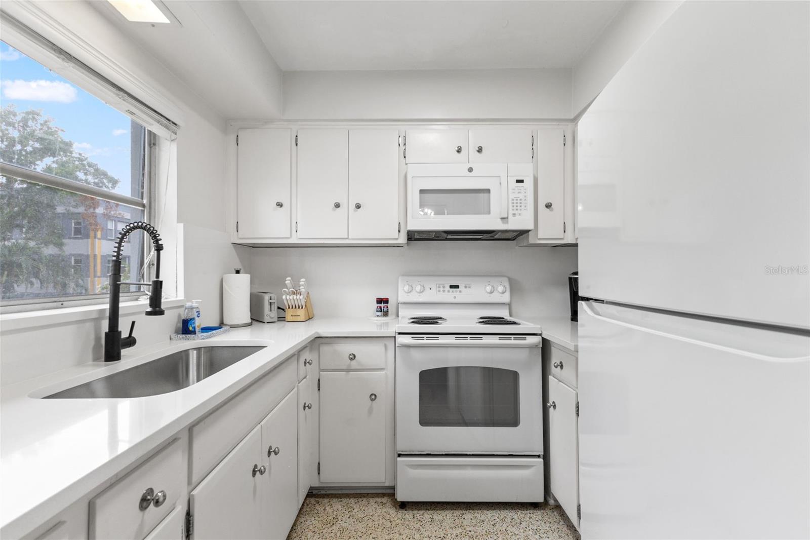 800 BEACH DR NE #1