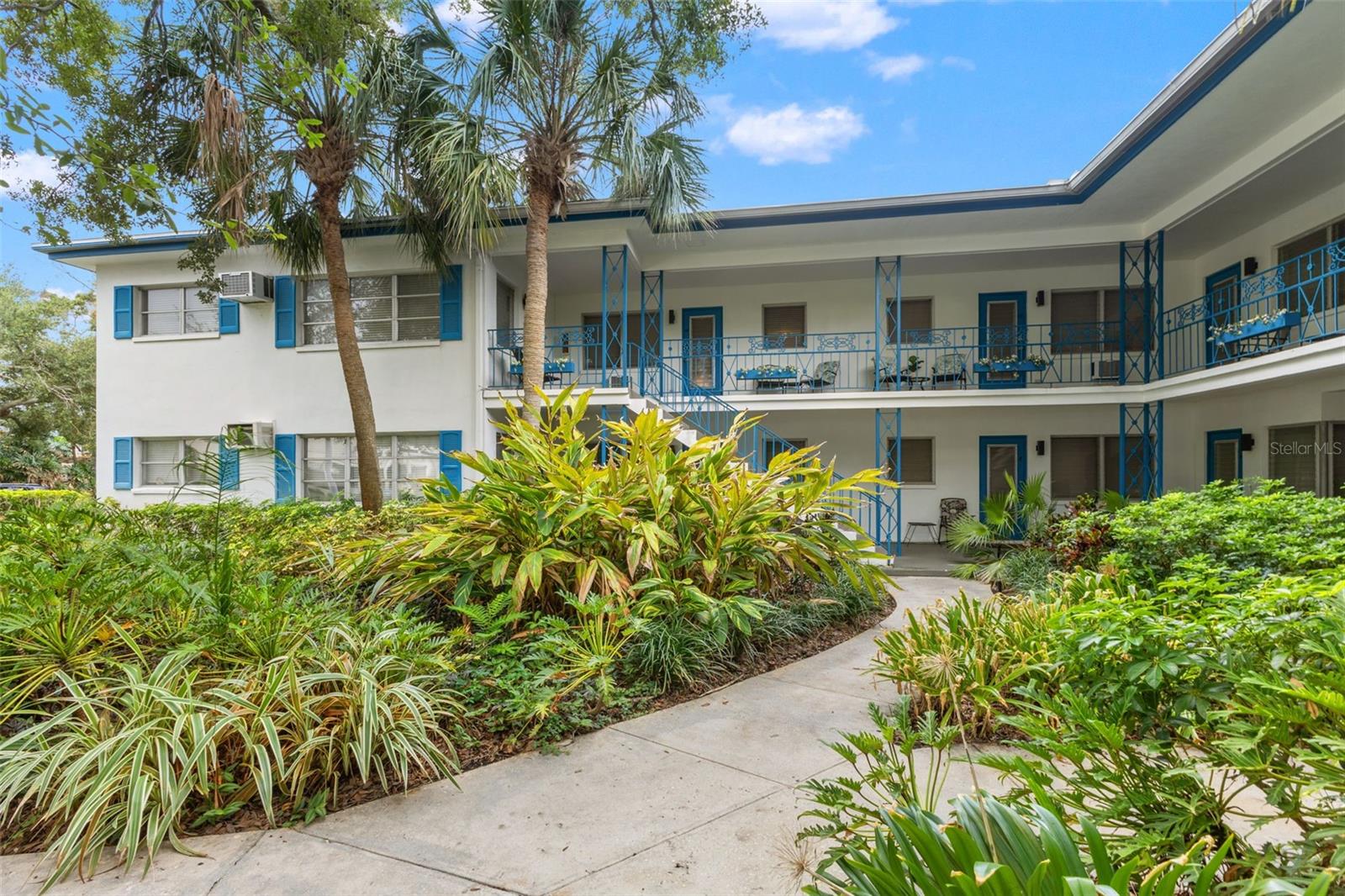 800 BEACH DR NE #1