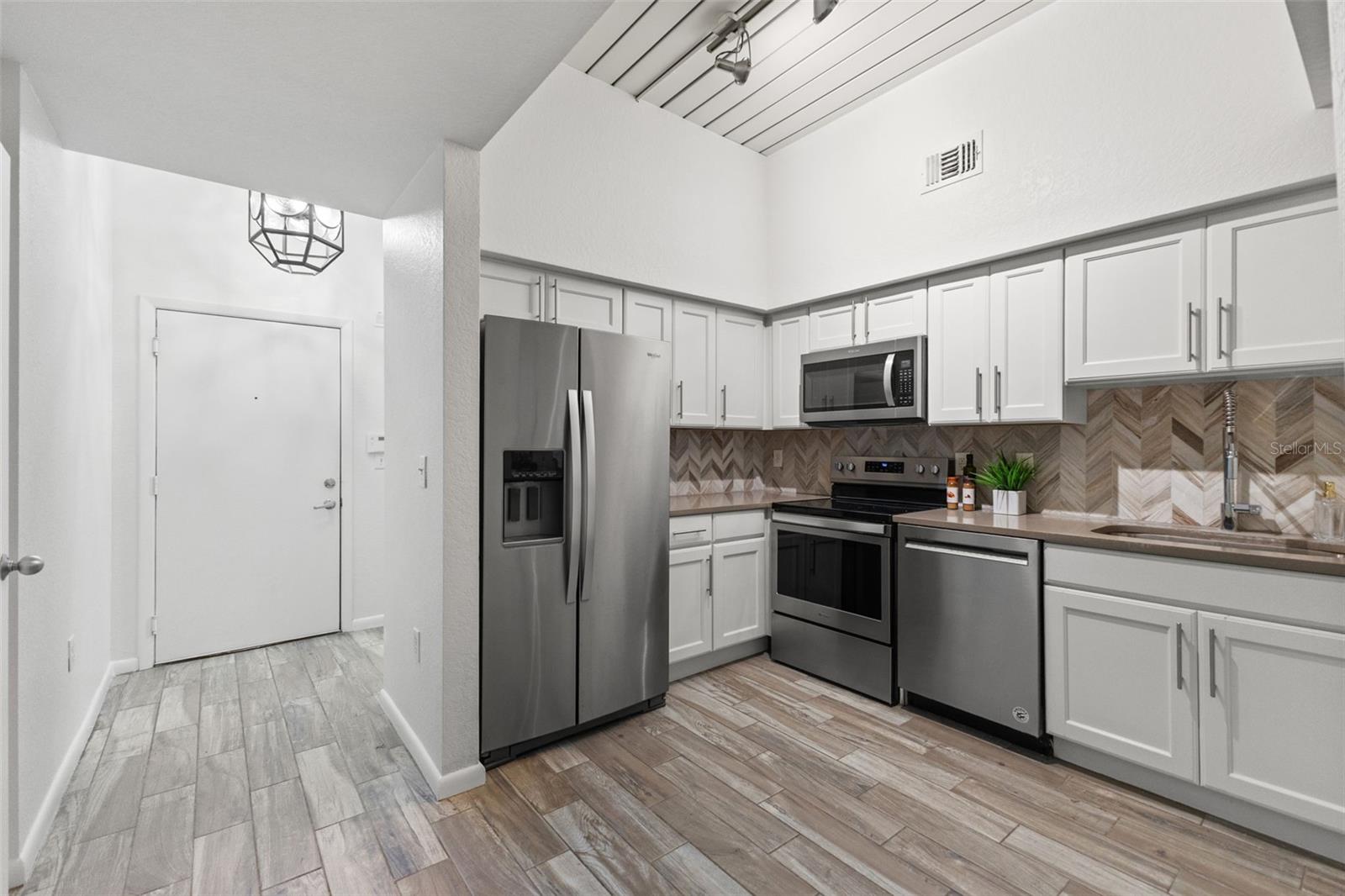 2411 W HORATIO ST #519