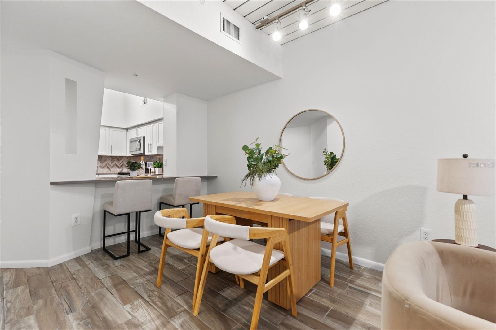 2411 W HORATIO ST #519