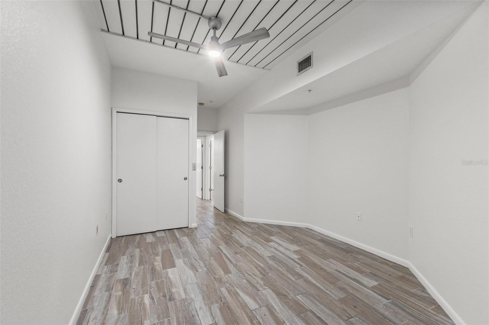 2411 W HORATIO ST #519