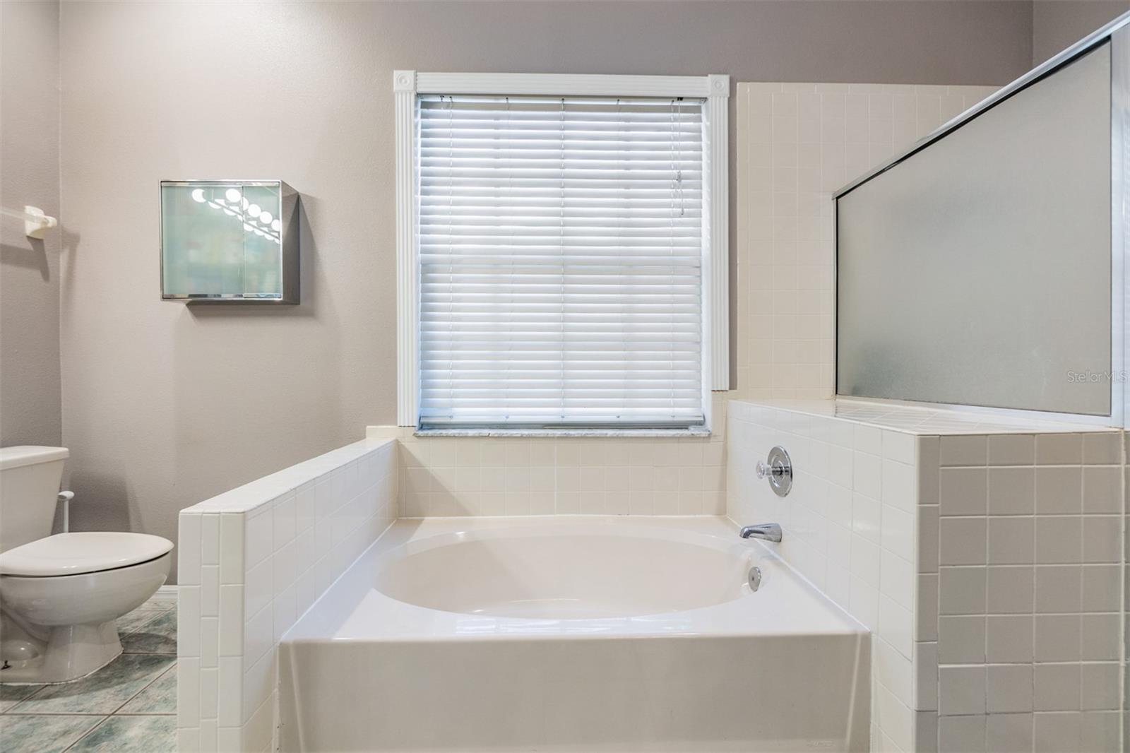 8706 CHARMING KNOLL CT