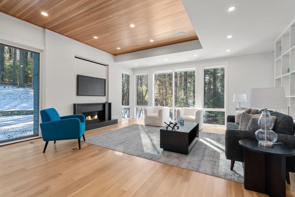 77 Kings Grant Road