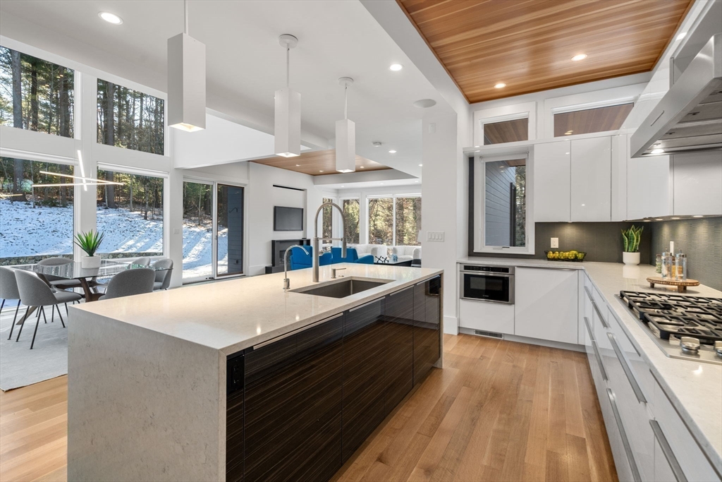 77 Kings Grant Road