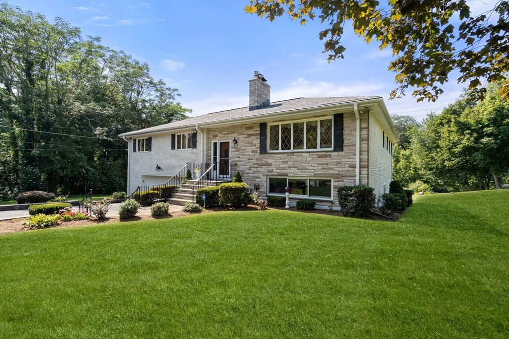 15 Hobbs Brook Rd