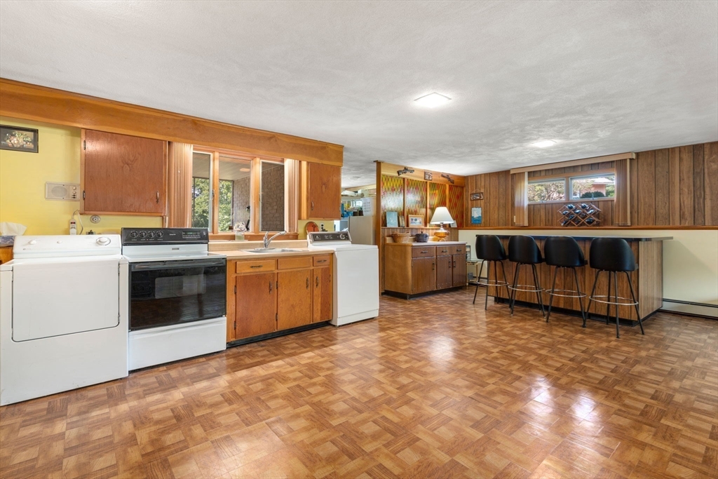 15 Hobbs Brook Rd
