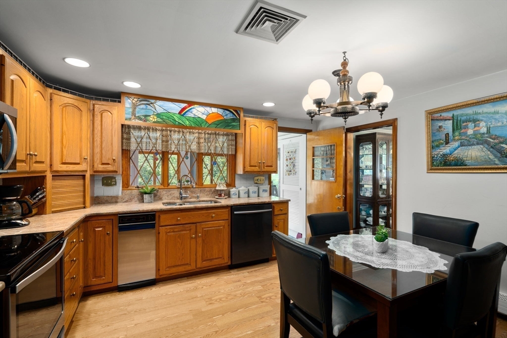 15 Hobbs Brook Rd