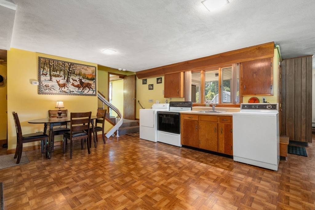 15 Hobbs Brook Rd