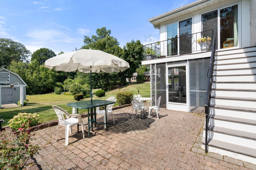 15 Hobbs Brook Rd
