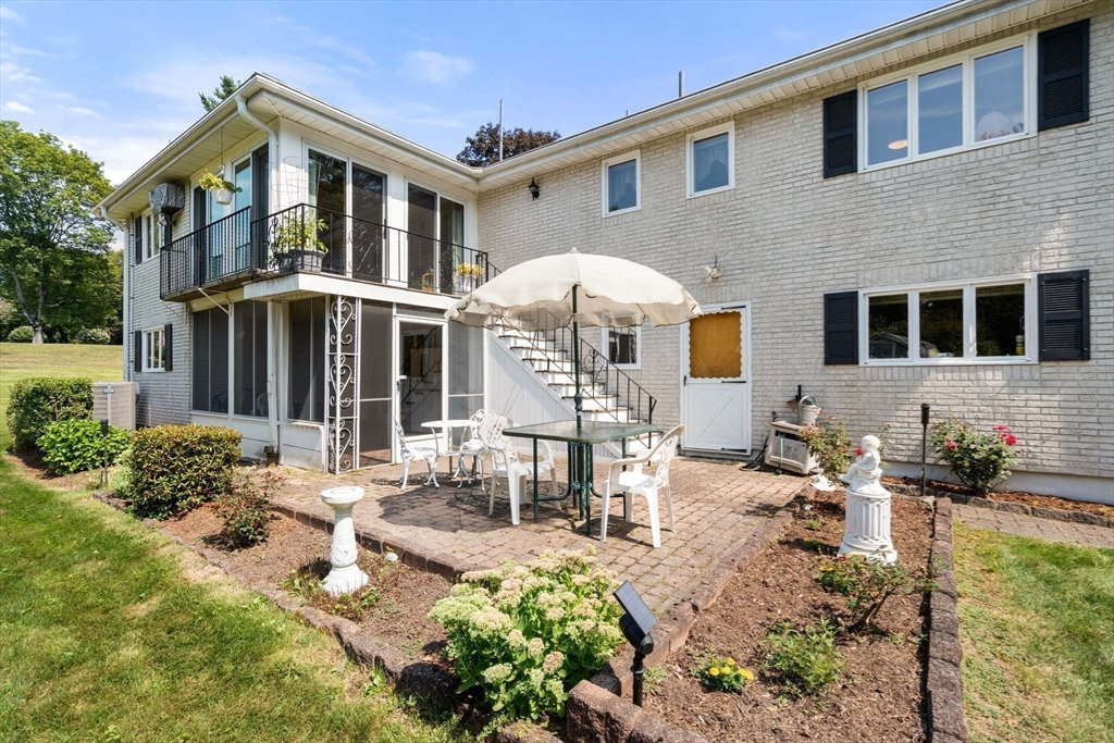 15 Hobbs Brook Rd
