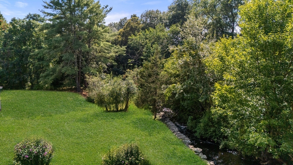 15 Hobbs Brook Rd