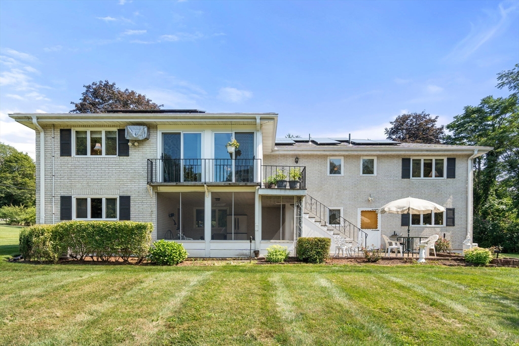 15 Hobbs Brook Rd