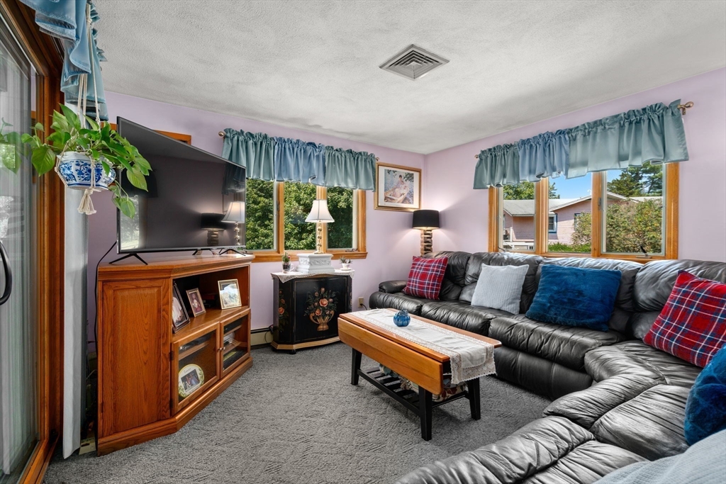 15 Hobbs Brook Rd