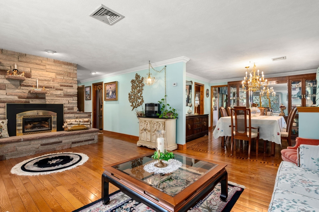 15 Hobbs Brook Rd