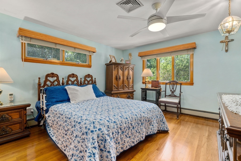 15 Hobbs Brook Rd