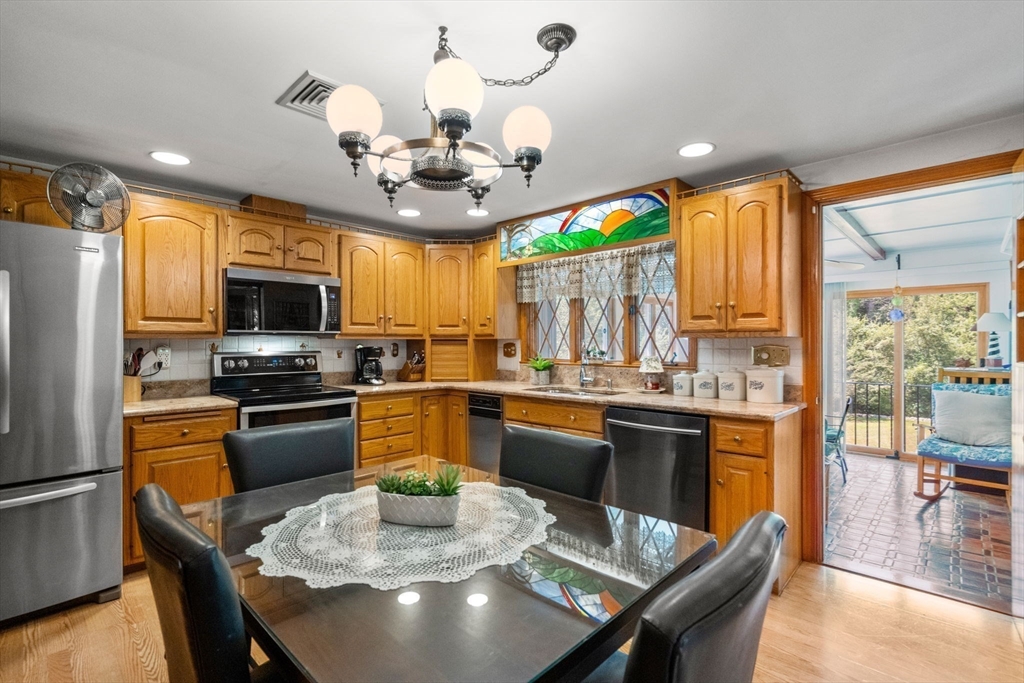15 Hobbs Brook Rd
