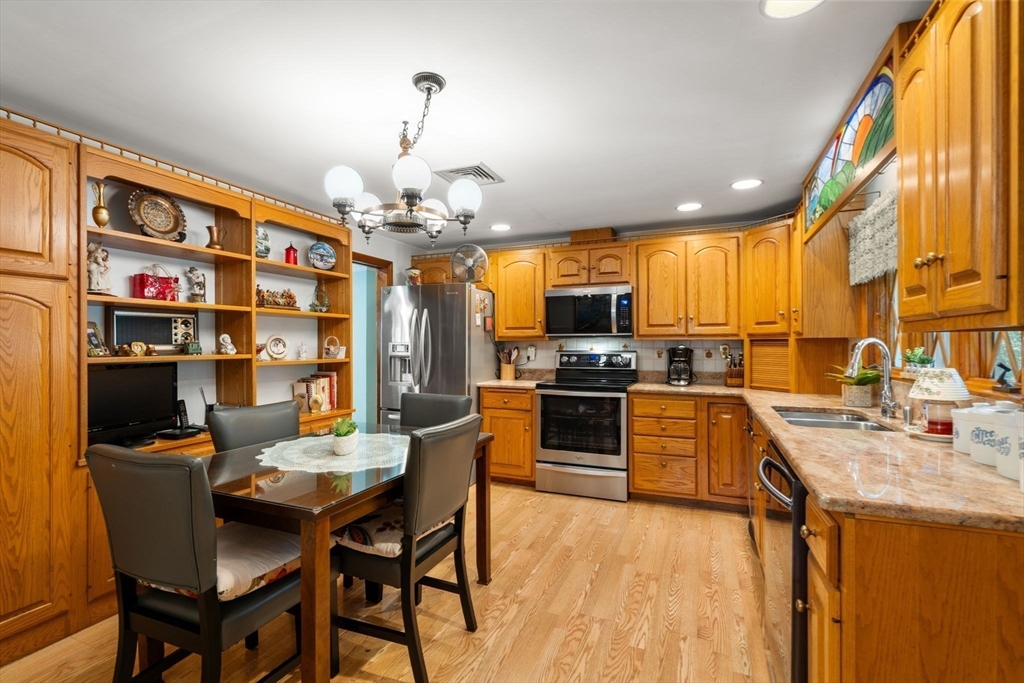 15 Hobbs Brook Rd
