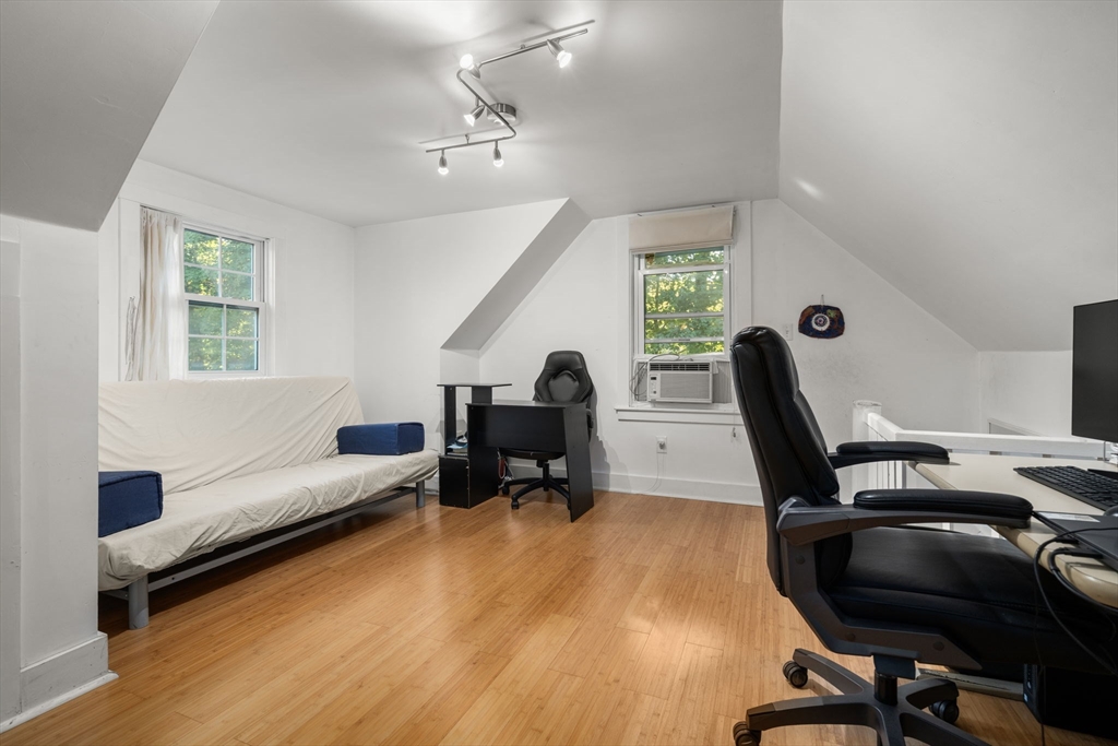 17 Lexington St # 17