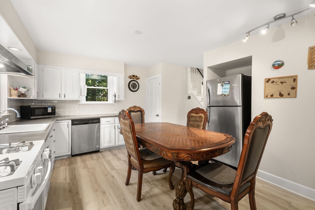 17 Lexington St # 17