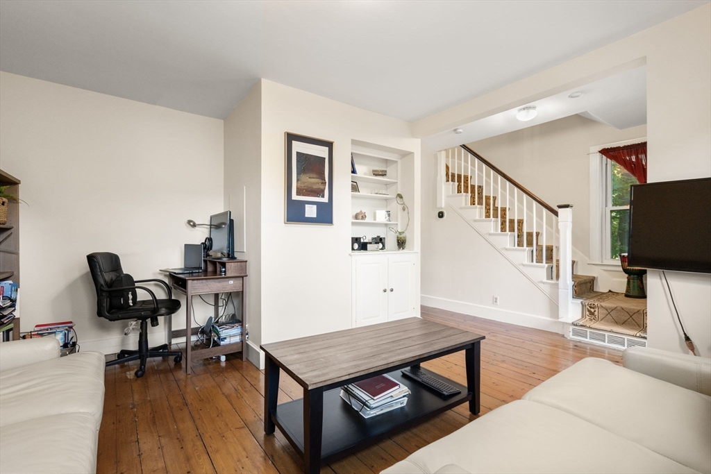 17 Lexington St # 17