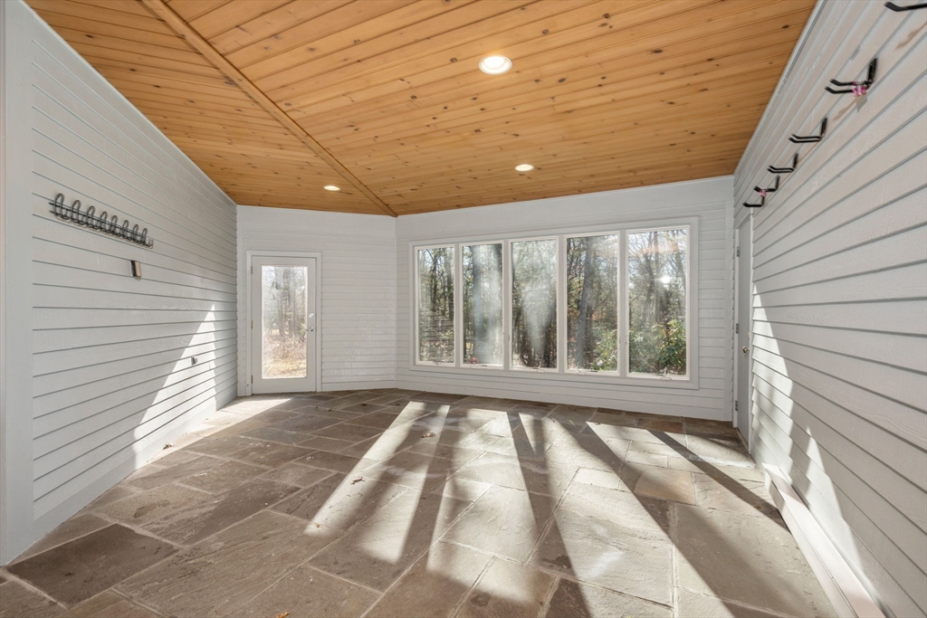 183 Kings Grant Rd