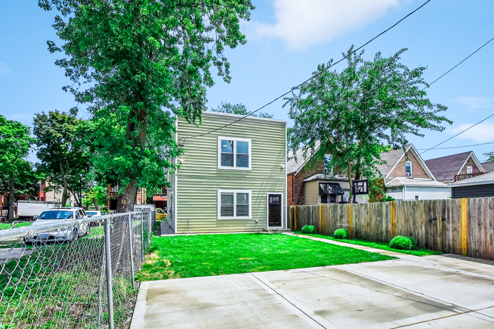722 N TRUMBULL Avenue