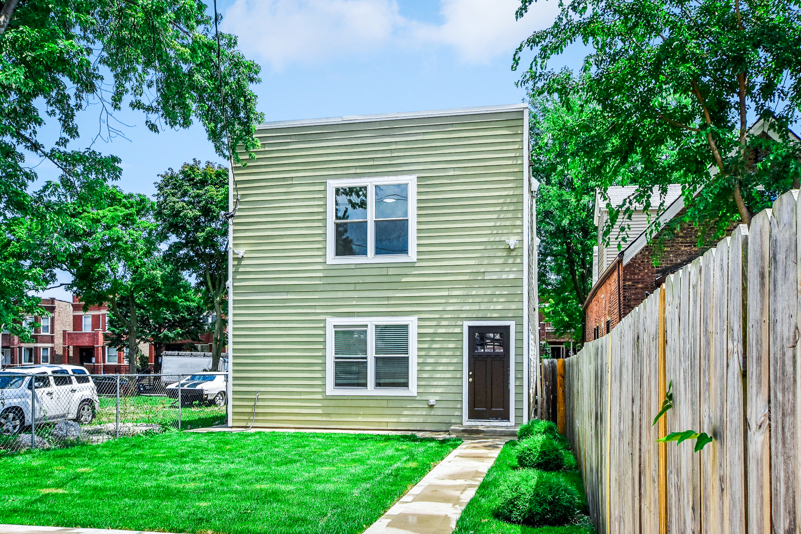 722 N TRUMBULL Avenue