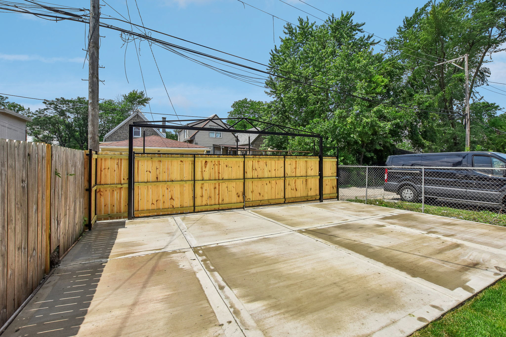 722 N TRUMBULL Avenue