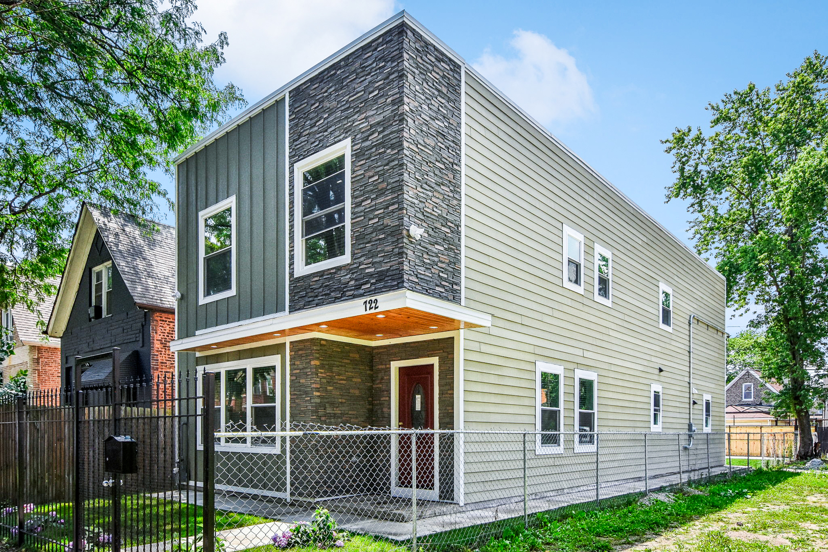 722 N TRUMBULL Avenue