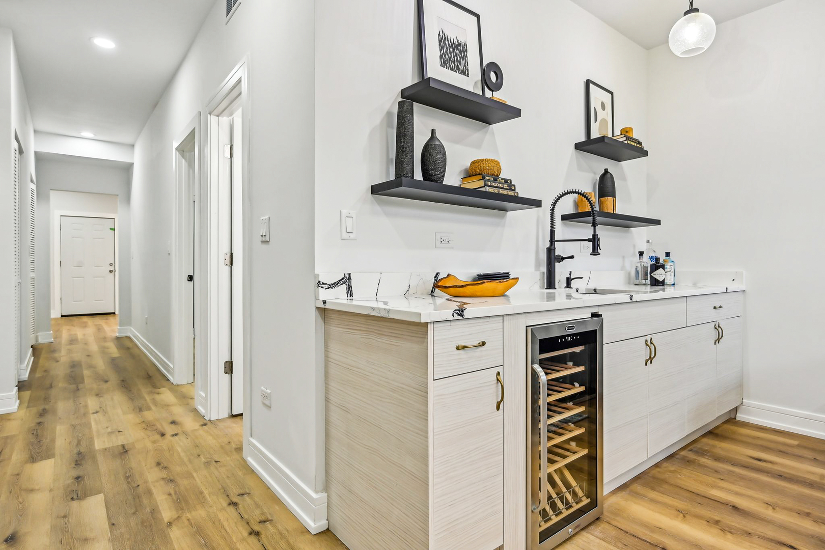 942 N Harding Avenue