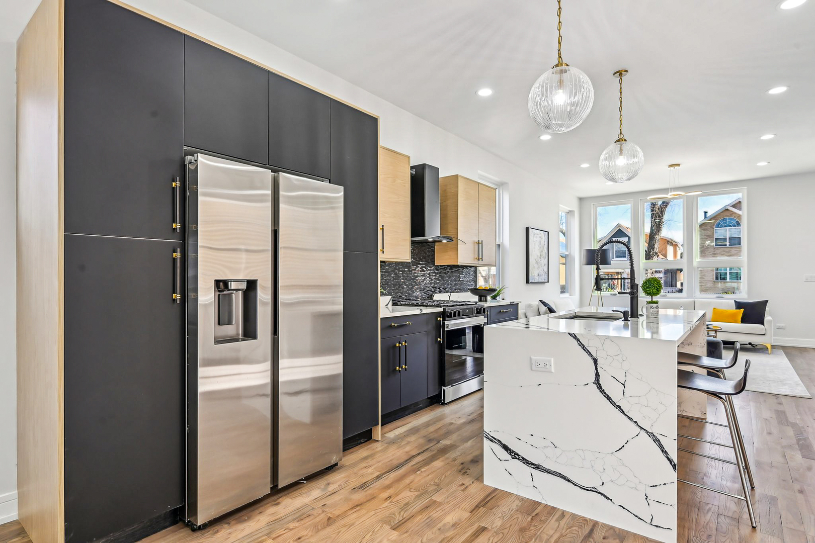 942 N Harding Avenue