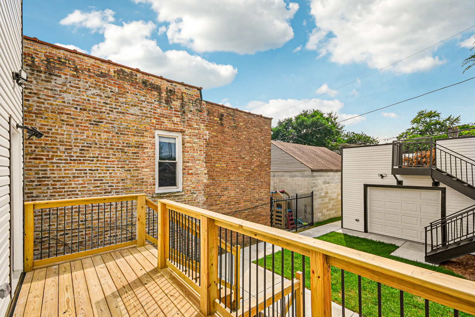 942 N Harding Avenue