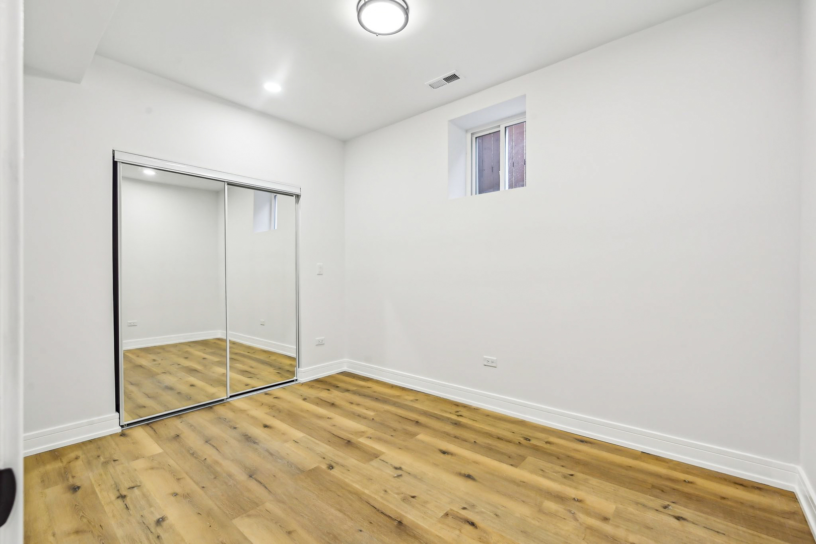 942 N Harding Avenue