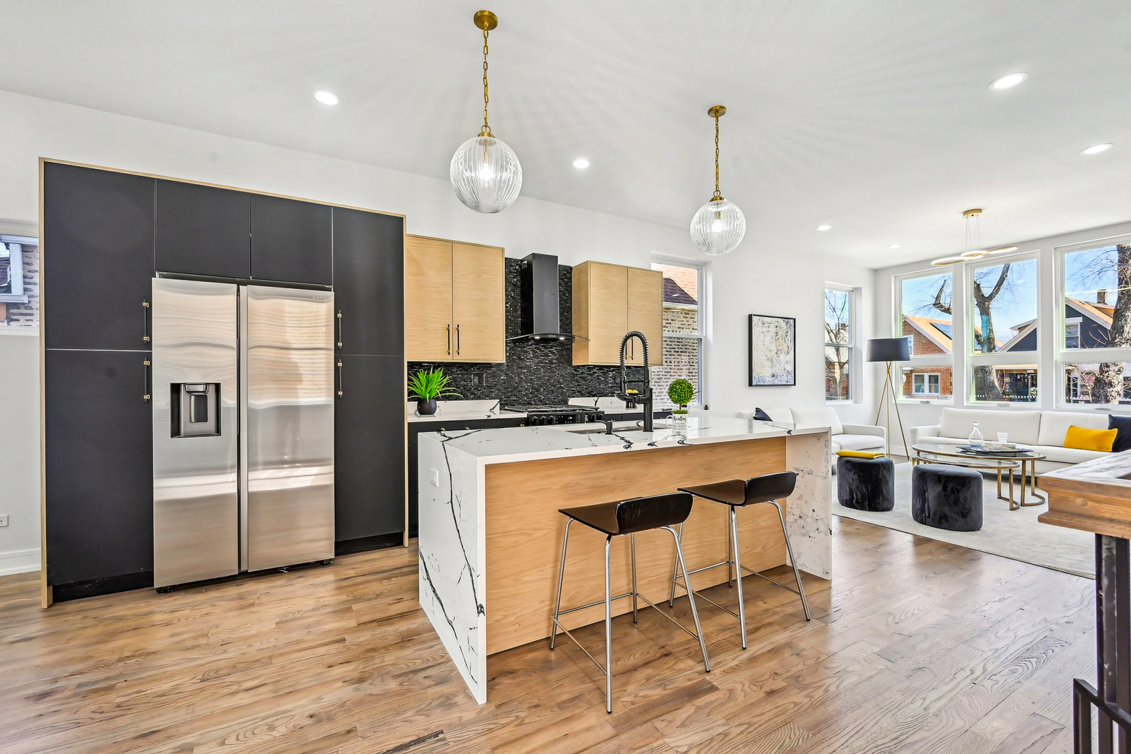 942 N Harding Avenue