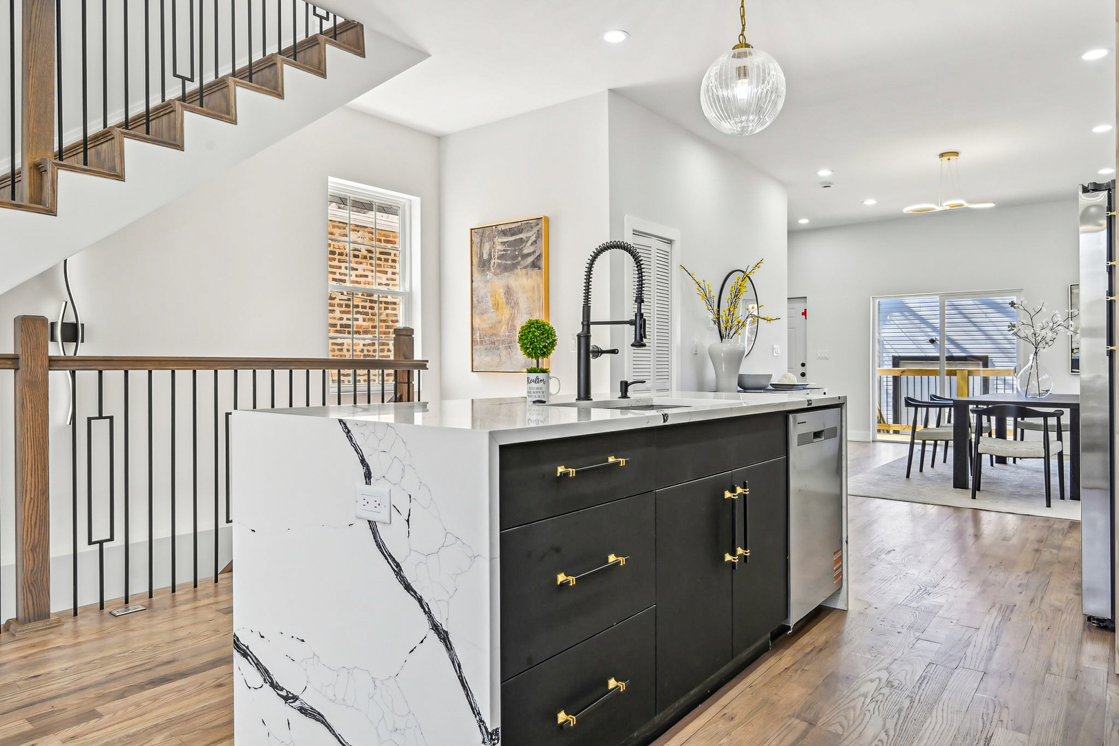 942 N Harding Avenue