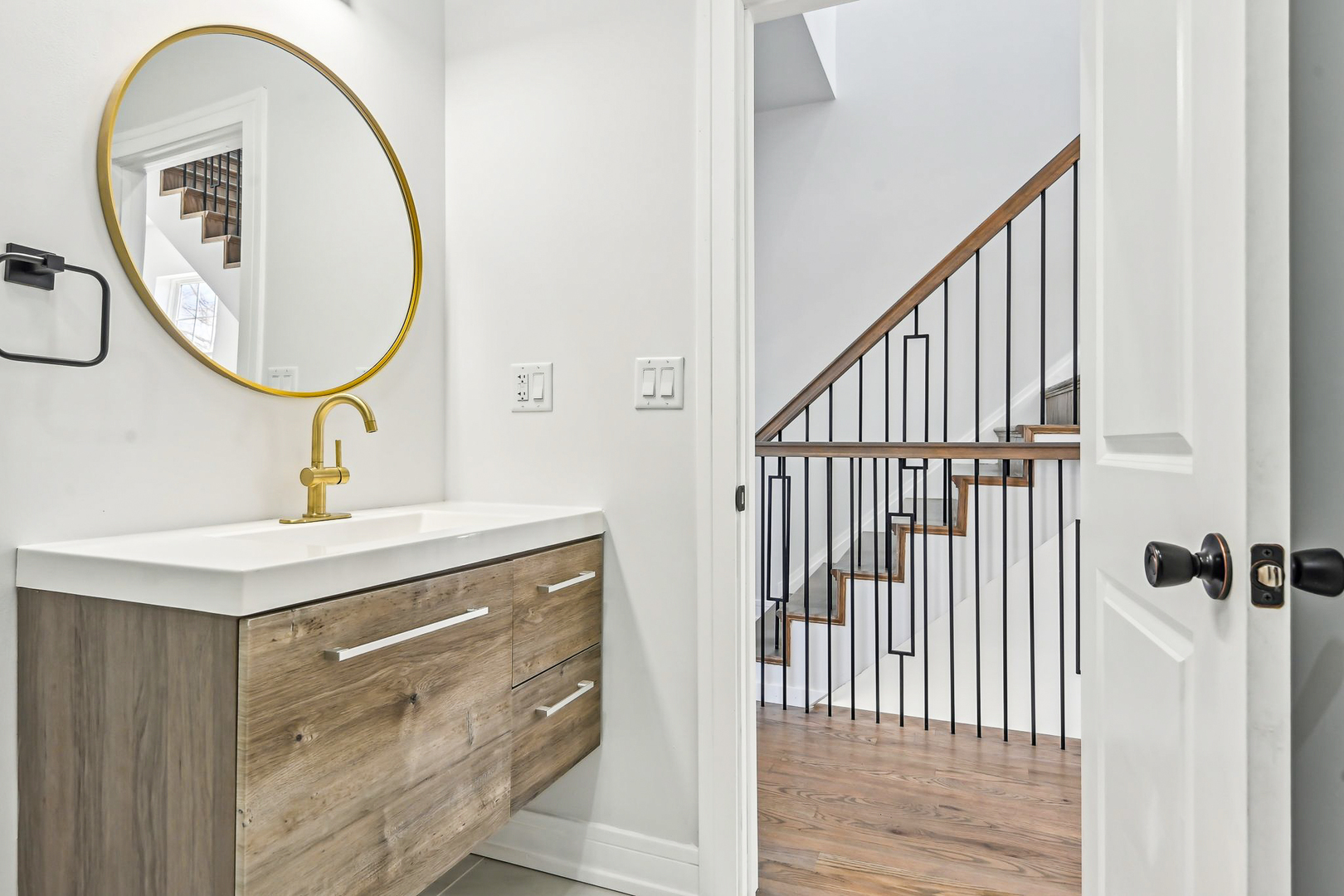 942 N Harding Avenue