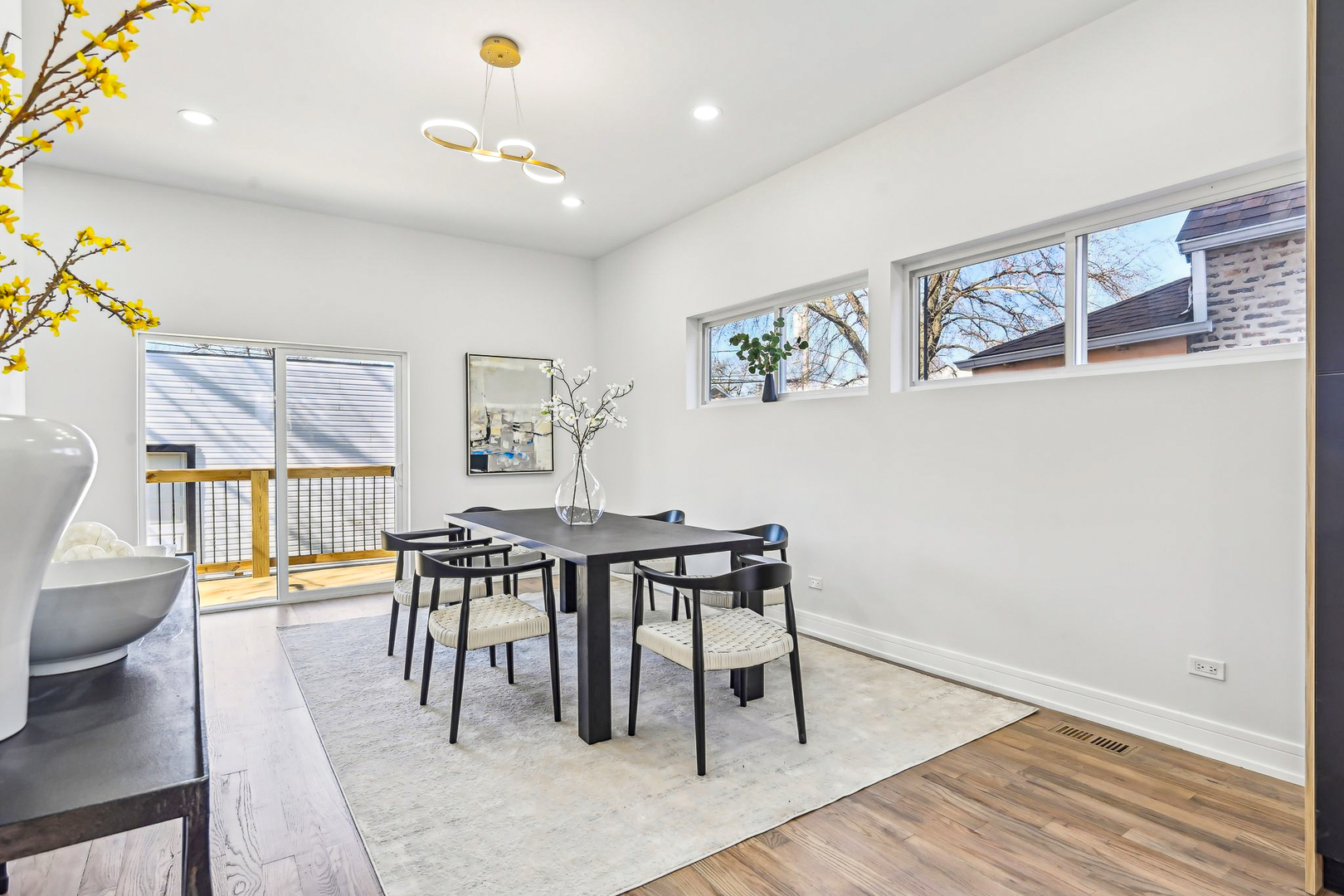 942 N Harding Avenue