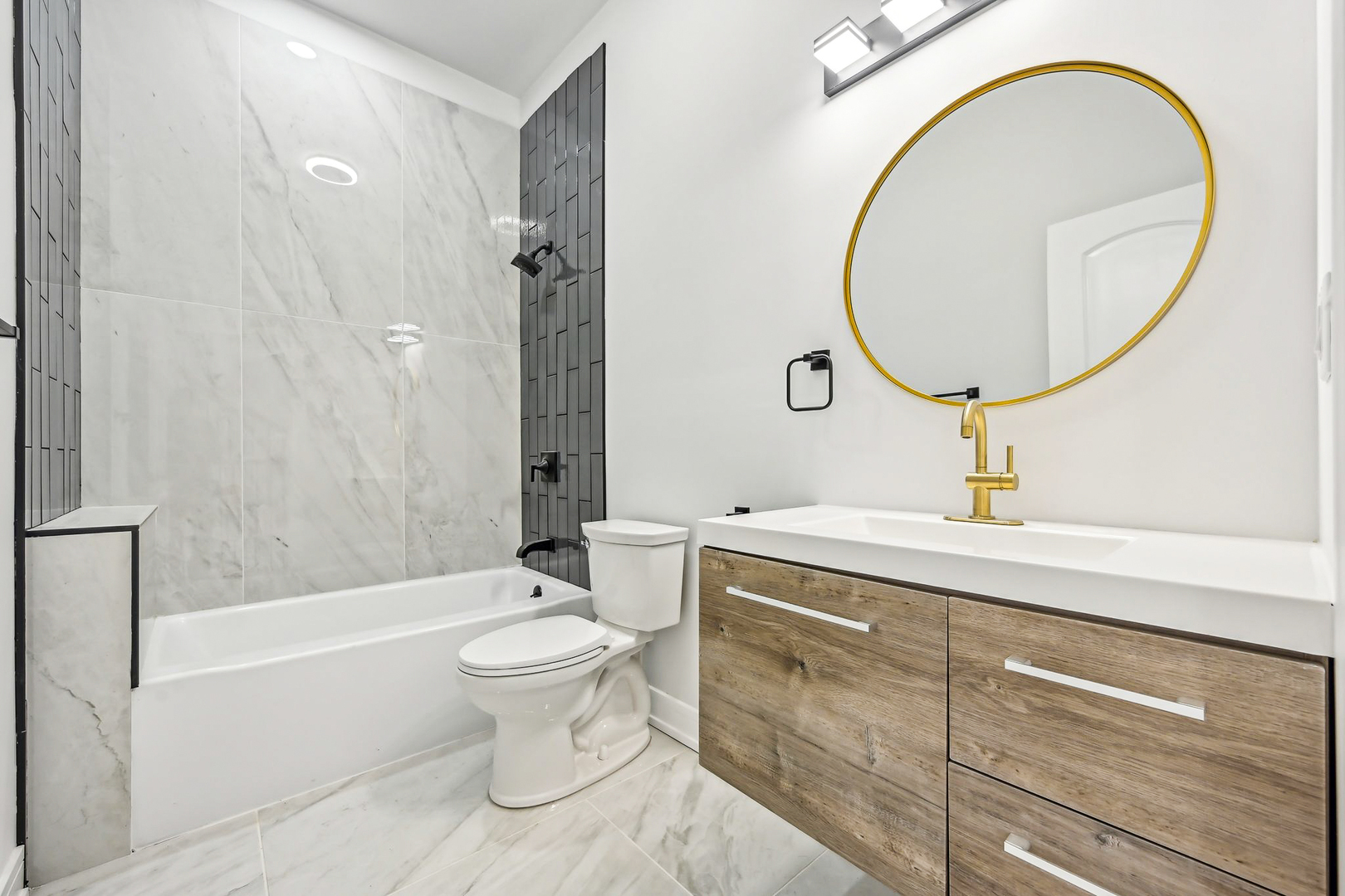 942 N Harding Avenue