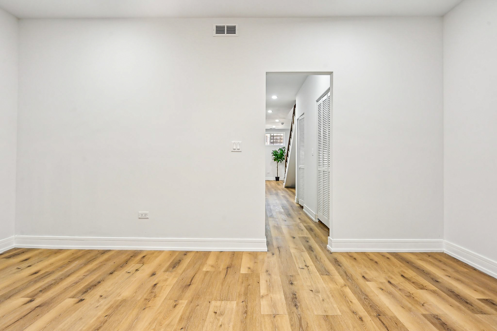 942 N Harding Avenue